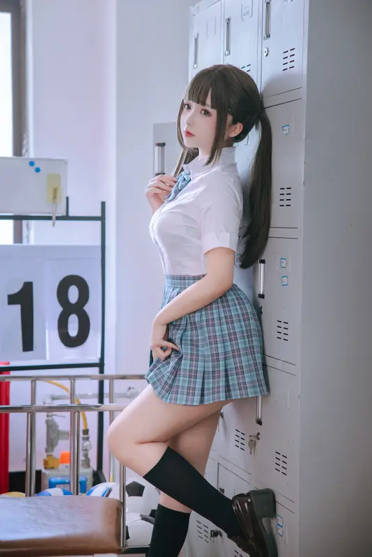 更衣室 - 日奈娇